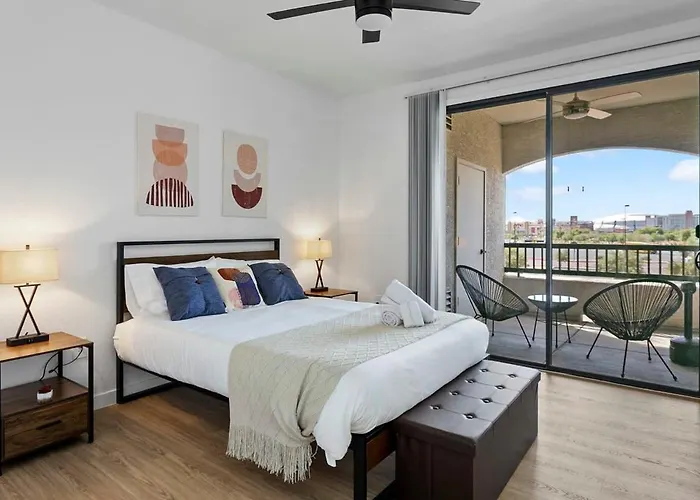 Cozysuites By The Stadium With Pool 08 Apartment Glendale
