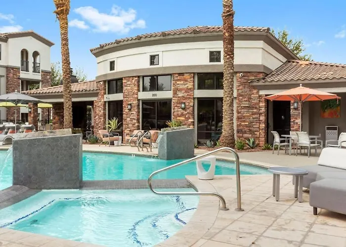 Apartment Cozysuites By The Stadium With Pool 08 *