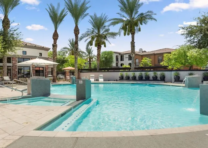 Cozysuites By The Stadium With Pool 08 Apartment Glendale