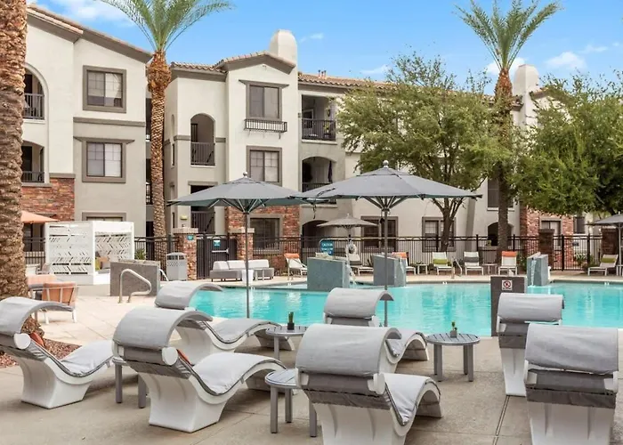 Cozysuites By The Stadium With Pool 08 *