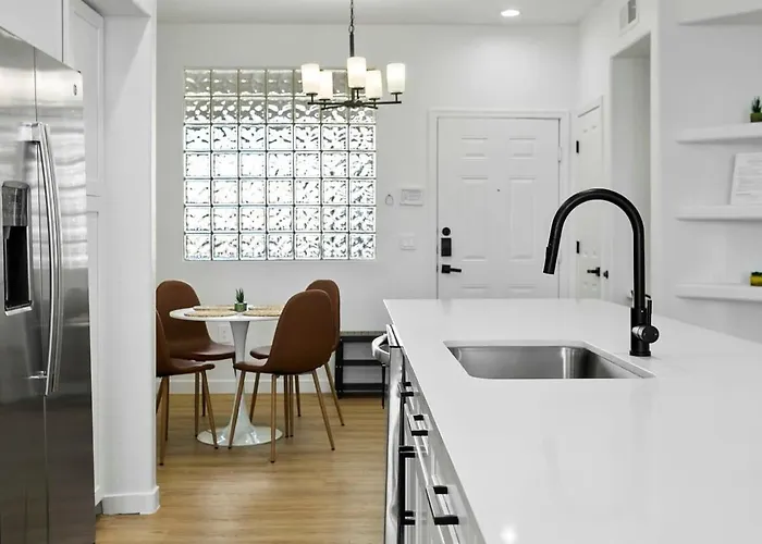 Apartment Cozysuites By The Stadium With Pool 08