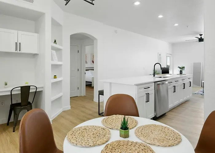 Apartment Cozysuites By The Stadium With Pool 08