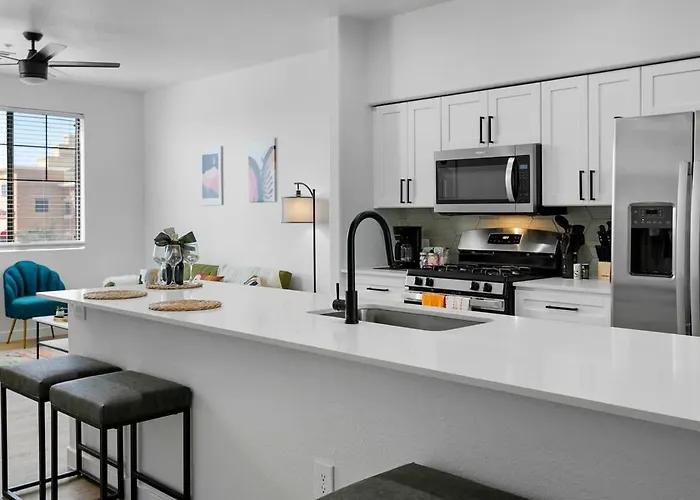 Apartment Cozysuites By The Stadium With Pool 08 Glendale